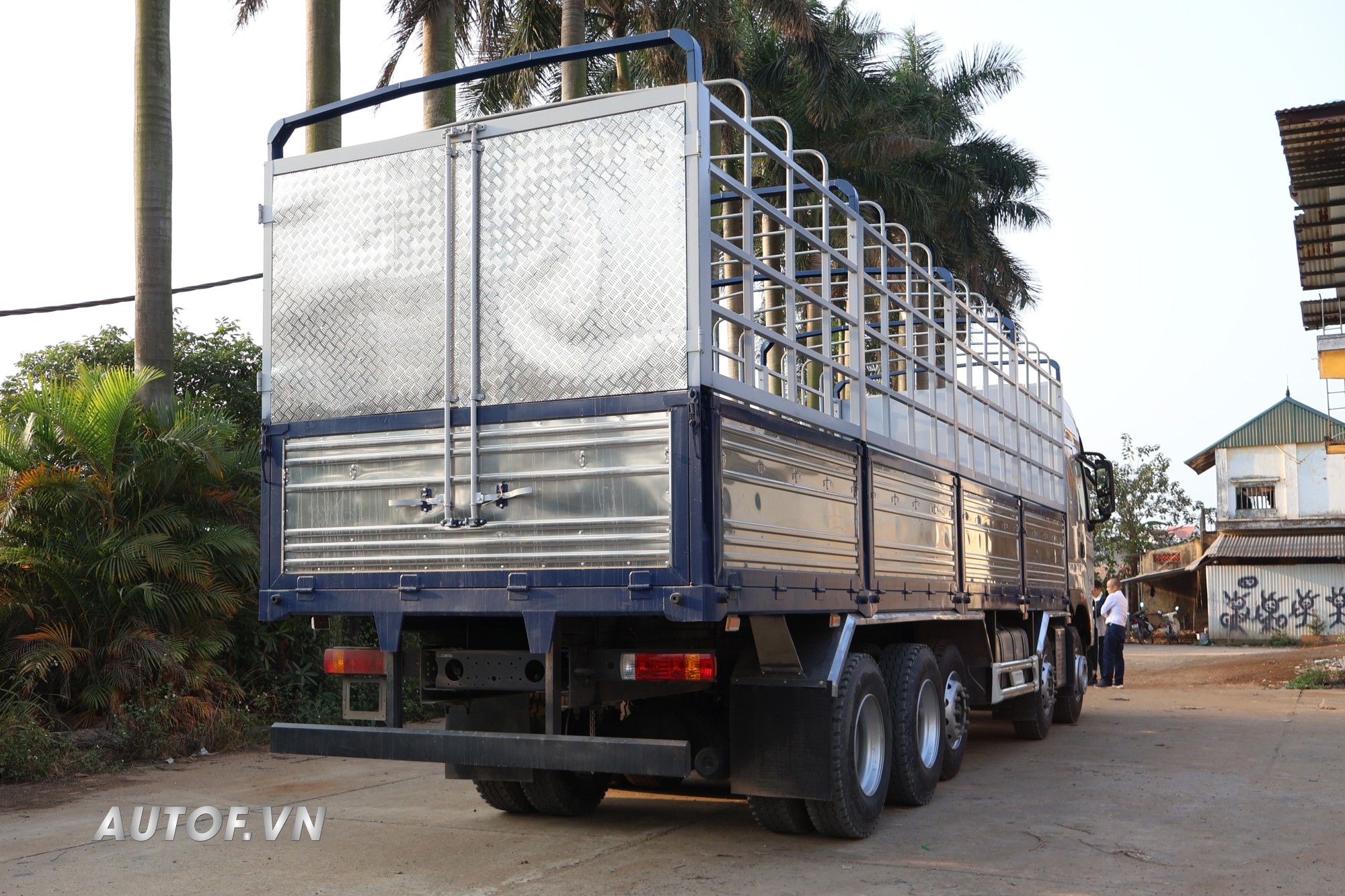 can_sau_xe_tai_5_chan_chenglong_thung bat